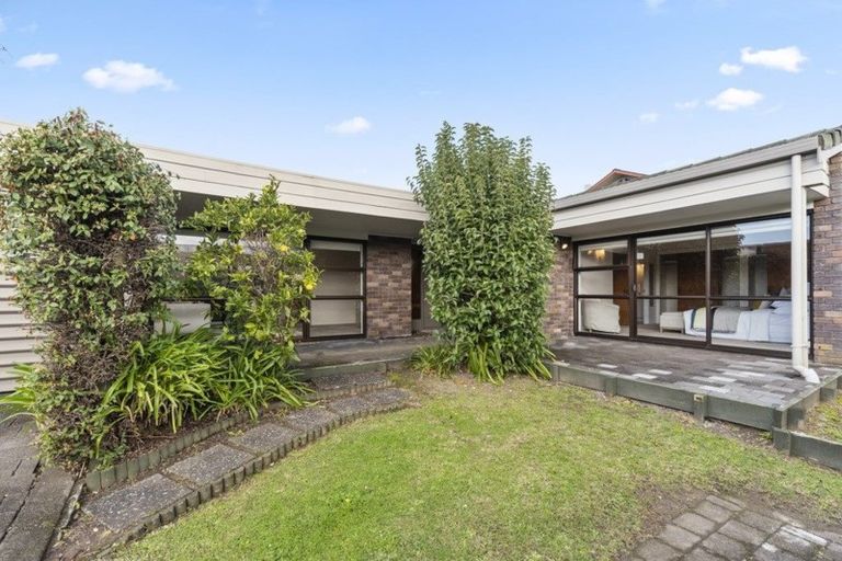 Photo of property in 487a Beach Road, Murrays Bay, Auckland, 0630