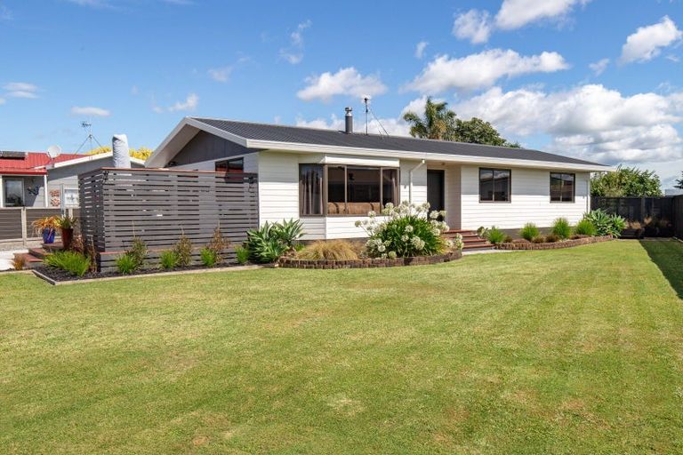 Photo of property in 20 Miller Place, Ngatea, 3503