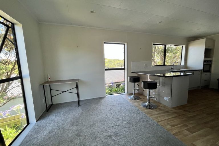 Photo of property in 31 Sunhaven Drive, Newlands, Wellington, 6037