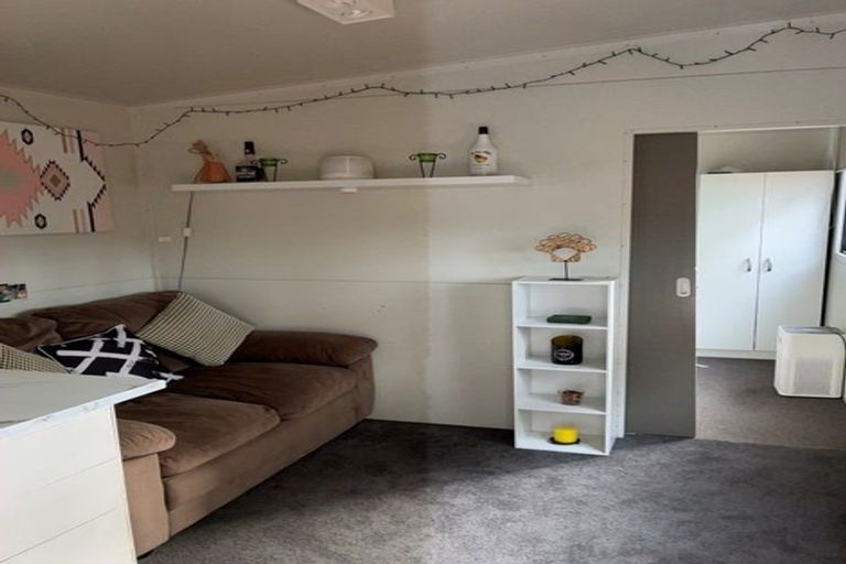 Photo of property in 77 Duffy Road, Waitakere, Henderson, 0782