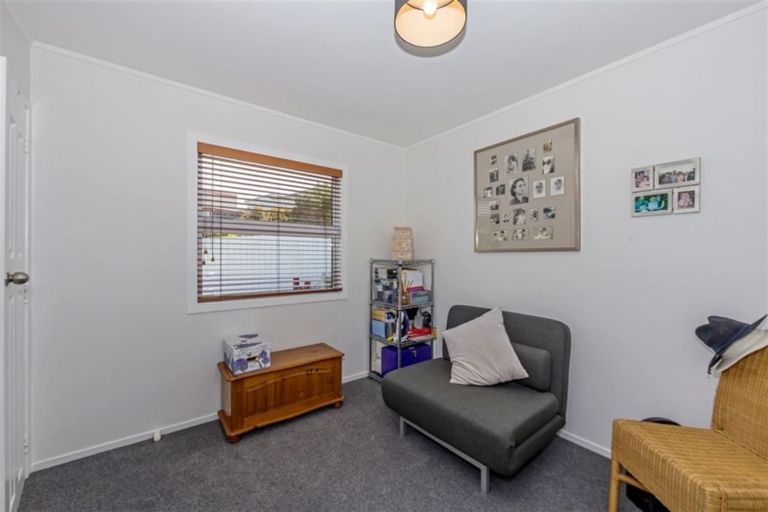 Photo of property in 2/31 Oteha Valley Road, Northcross, Auckland, 0632