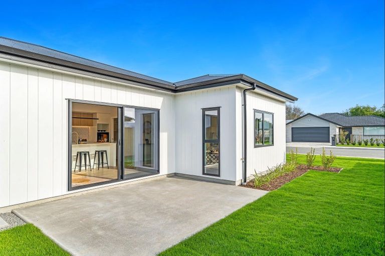 Photo of property in 8 Kakariki Crescent, Carterton, 5713