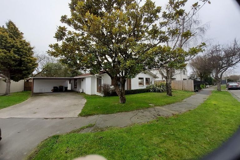 Photo of property in 28 Newbridge Place, Ilam, Christchurch, 8041