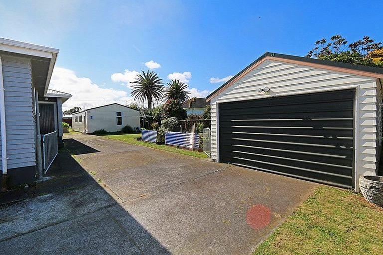 Photo of property in 33 Longfellow Road, Opunake, 4616