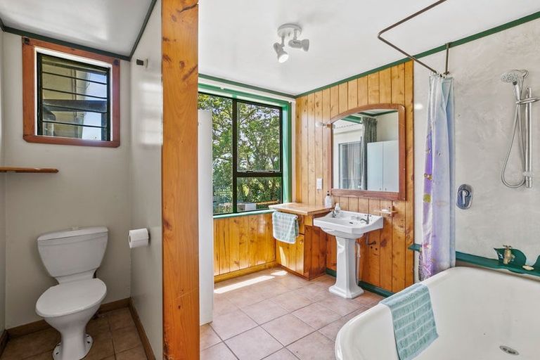 Photo of property in 1939 South Road, Pitone, New Plymouth, 4374