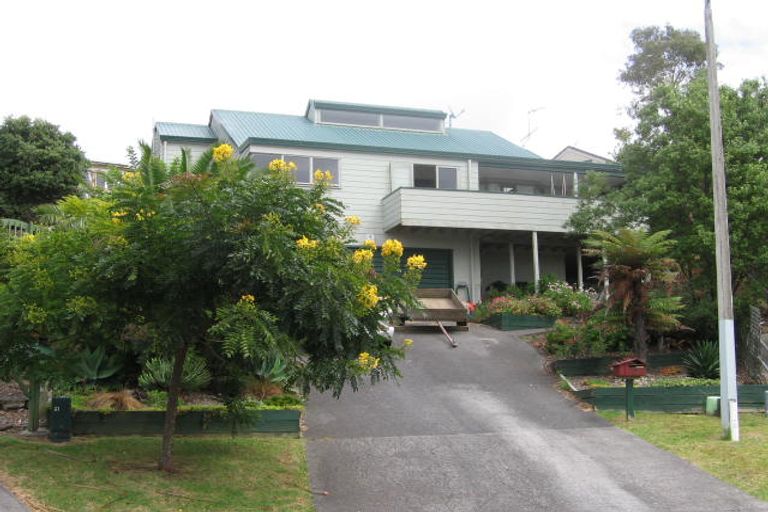 Photo of property in 9 Camilla Grove, Totara Vale, Auckland, 0629