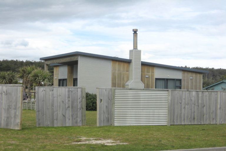 Photo of property in 28 Kent Avenue, Waitarere Beach, Levin, 5510