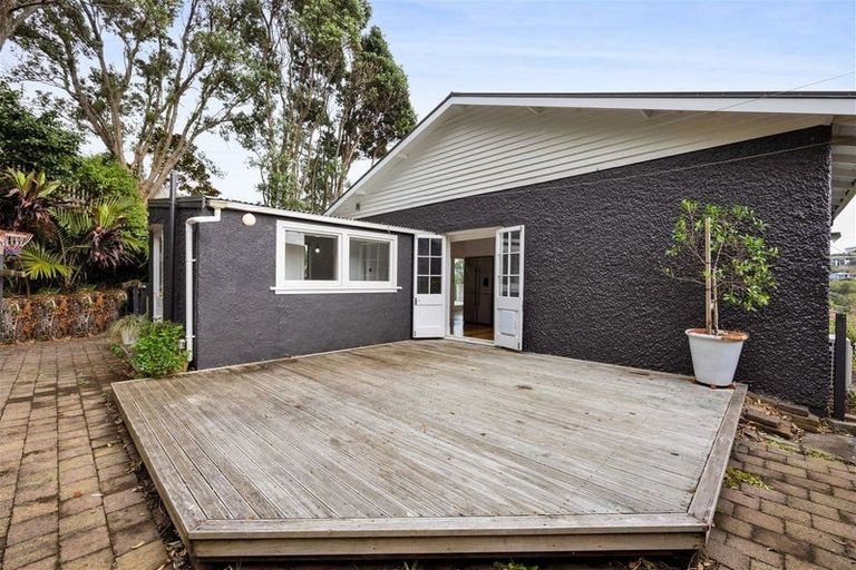 Photo of property in 65 Pioneer Road, Moturoa, New Plymouth, 4310