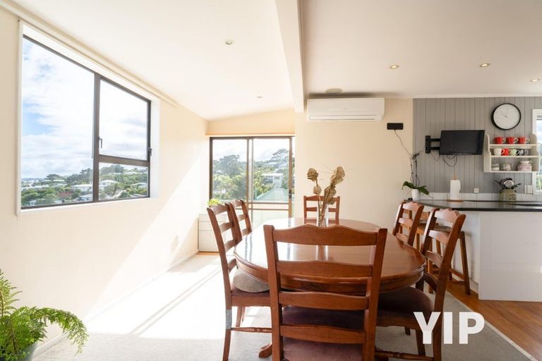 Photo of property in 20 Lyndfield Lane, Newlands, Wellington, 6037