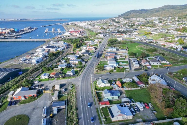 Photo of property in 6 Ocean Beach Road, Bluff, 9814