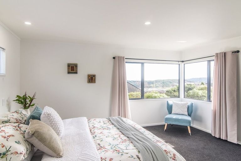 Photo of property in 5 Tombane Lane, Papakowhai, Porirua, 5024