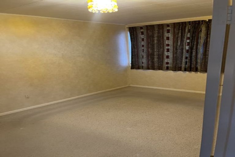 Photo of property in 18 Utauta Street, Waikanae, 5036