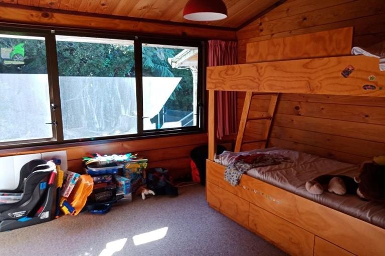 Photo of property in 25 Matuhi Street, Tirohanga, Lower Hutt, 5010