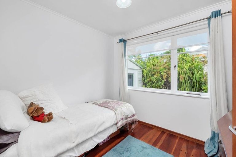 Photo of property in 38 Kashmir Road, Glen Eden, Auckland, 0602