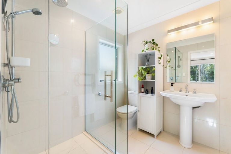 Photo of property in 16 Kunzea Place, Greenhithe, Auckland, 0632