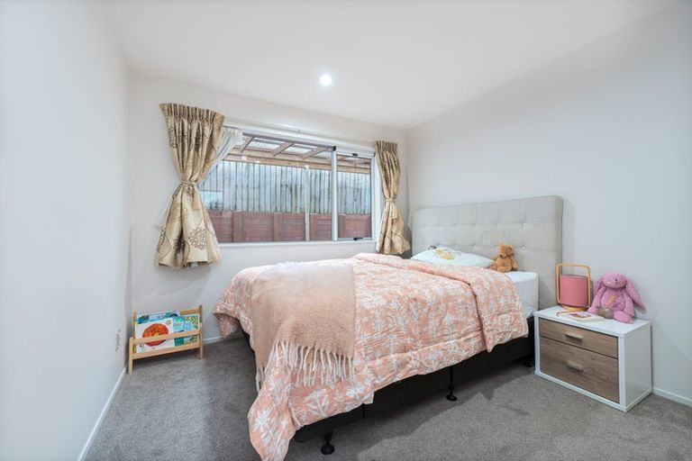 Photo of property in 9 Cityview Place, Massey, Auckland, 0614