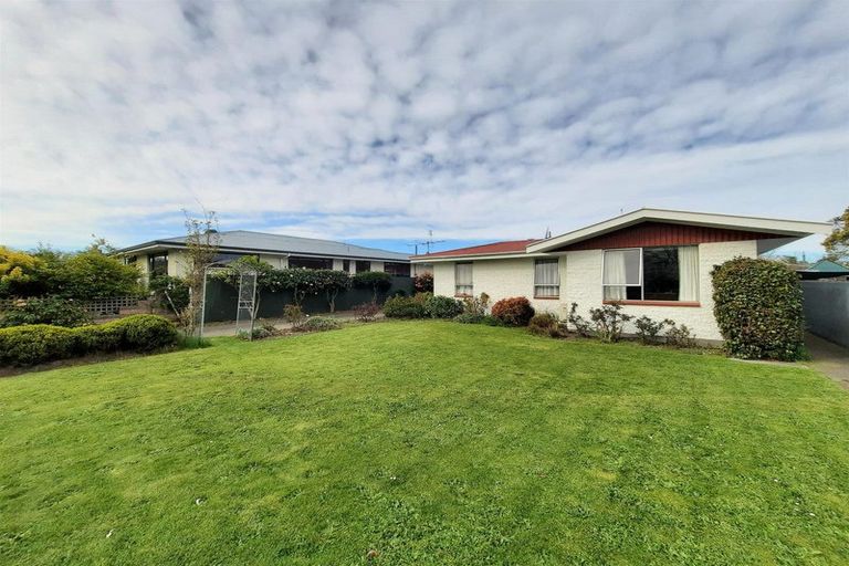 Photo of property in 1/318 Main North Road, Redwood, Christchurch, 8051