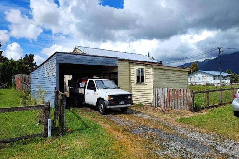 Photo of property in 2 Murray Street, Whataroa, 7886