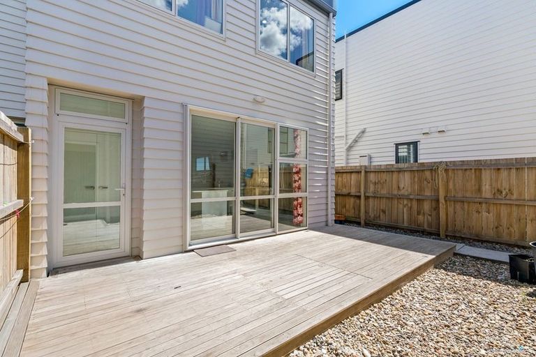 Photo of property in 9 Taupinga Way, Takanini, 2112