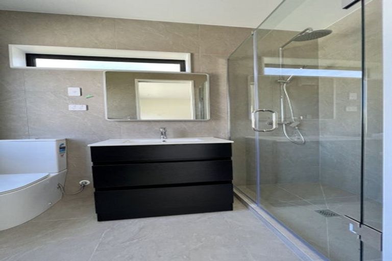 Photo of property in 2 Fiesta Drive, Half Moon Bay, Auckland, 2012