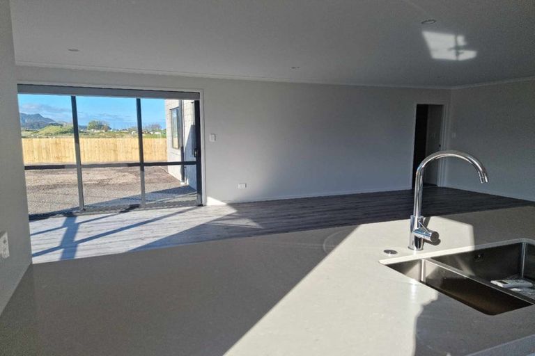 Photo of property in 10 Ronomor Place, Whitianga, 3510