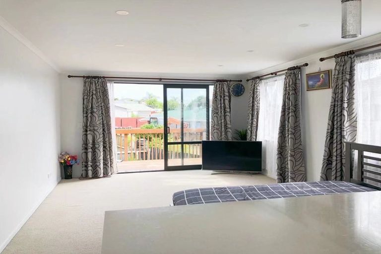 Photo of property in 2/65e Metcalfe Road, Ranui, Auckland, 0612