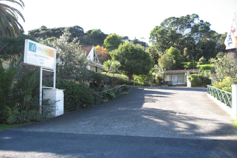 Photo of property in 16 Matauwhi Road, Russell, 0202