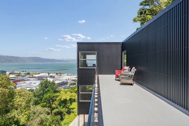 Photo of property in 18 Korokoro Road, Korokoro, Lower Hutt, 5012