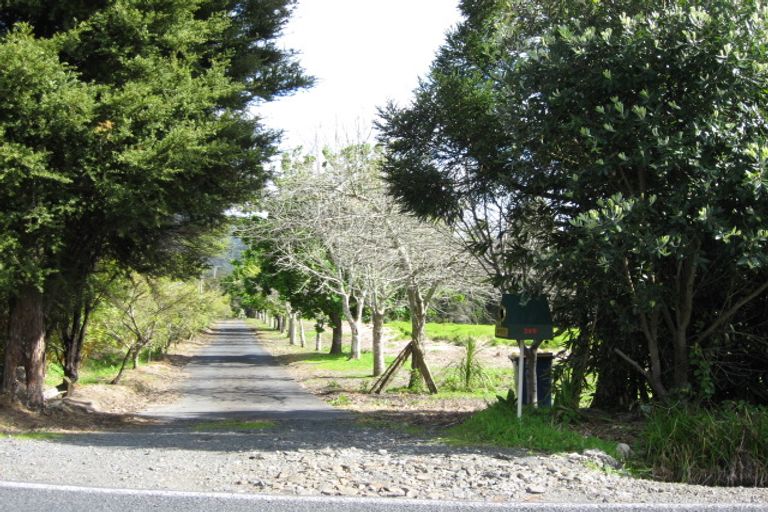 Photo of property in 249 Forest Hill Road, Waiatarua, Auckland, 0612