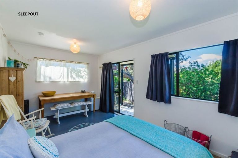 Photo of property in 42 Field Way, Waikanae Beach, Waikanae, 5036