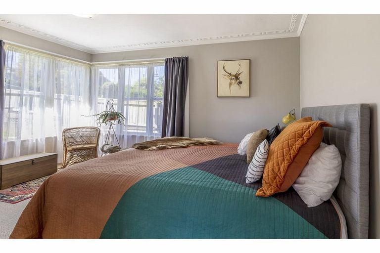 Photo of property in 52 Sylvan Crescent, Te Atatu South, Auckland, 0610