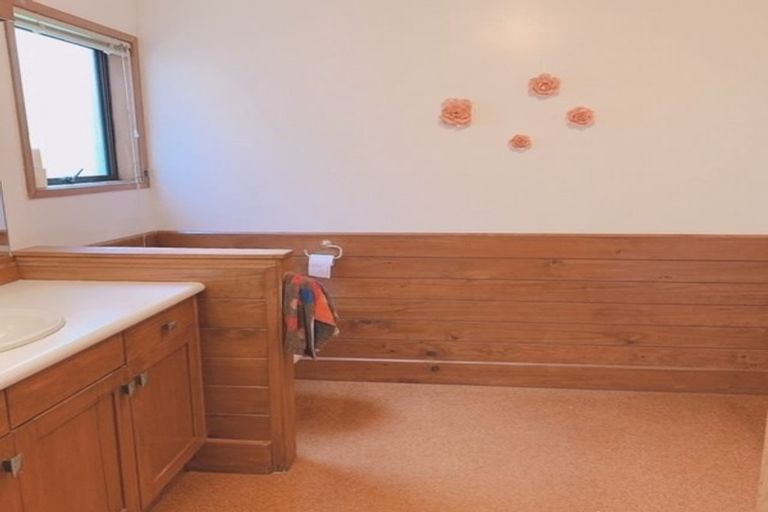 Photo of property in 5 Telephone Road, Birkenhead, Auckland, 0626