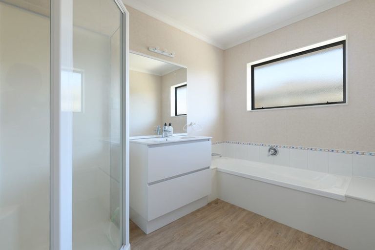 Photo of property in 118 Evans Road, Papamoa Beach, Papamoa, 3118