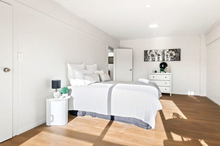 Photo of property in 53 Goodwood Drive, Goodwood Heights, Auckland, 2105