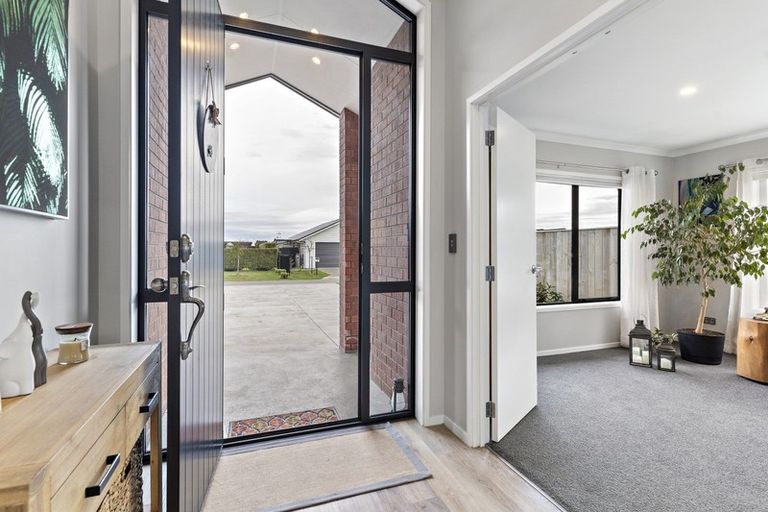 Photo of property in 4 Routhan Way, Carterton, 5713