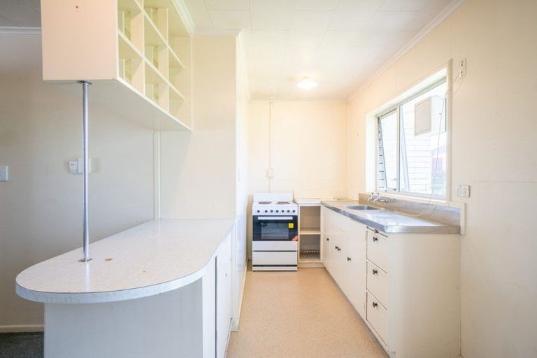 Photo of property in 3 Seddon Street, Takaro, Palmerston North, 4412