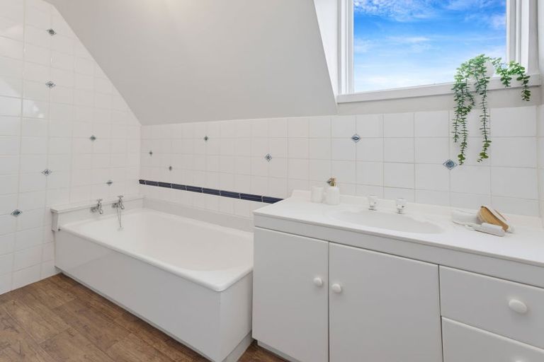 Photo of property in 1 Quinton Place, Bishopdale, Christchurch, 8053