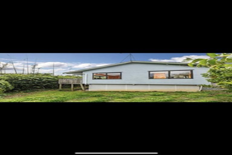 Photo of property in 2/85 Awaruku Road, Torbay, Auckland, 0630