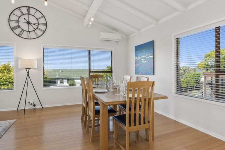 Photo of property in 8 Robin Lane, Browns Bay, Auckland, 0630