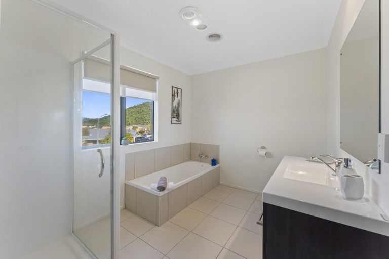 Photo of property in 2 Ormrod Grove, Riverstone Terraces, Upper Hutt, 5018