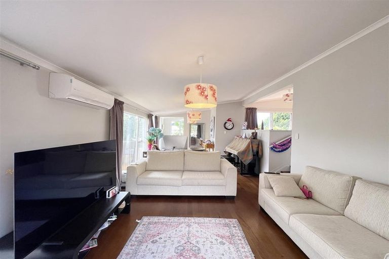 Photo of property in 10 Salamanca Road, Sunnynook, Auckland, 0620