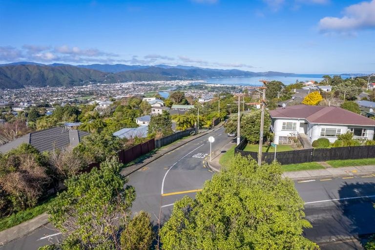 Photo of property in 30 Poto Road, Normandale, Lower Hutt, 5010