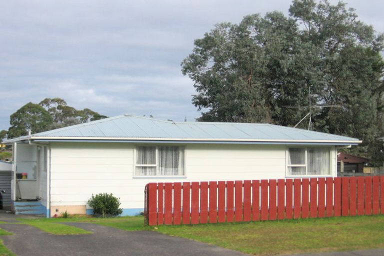 Photo of property in 24 Sunline Avenue, Massey, Auckland, 0614
