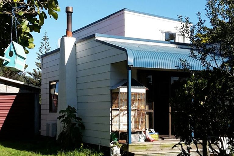 Photo of property in 5 Atkinson Avenue, Otaki Beach, Otaki, 5512