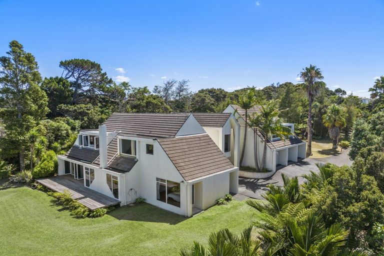 Photo of property in 99 Onetaunga Road, Chatswood, Auckland, 0626