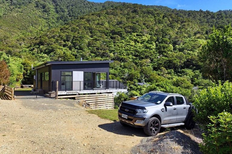 Photo of property in 3203 Archers Road, Tennyson Inlet, 7195