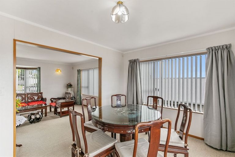 Photo of property in 11 Unsworth Drive, Unsworth Heights, Auckland, 0632