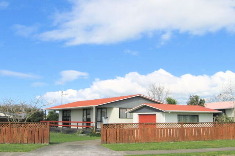 Photo of property in 6 Longstead Avenue, Papamoa Beach, Papamoa, 3118