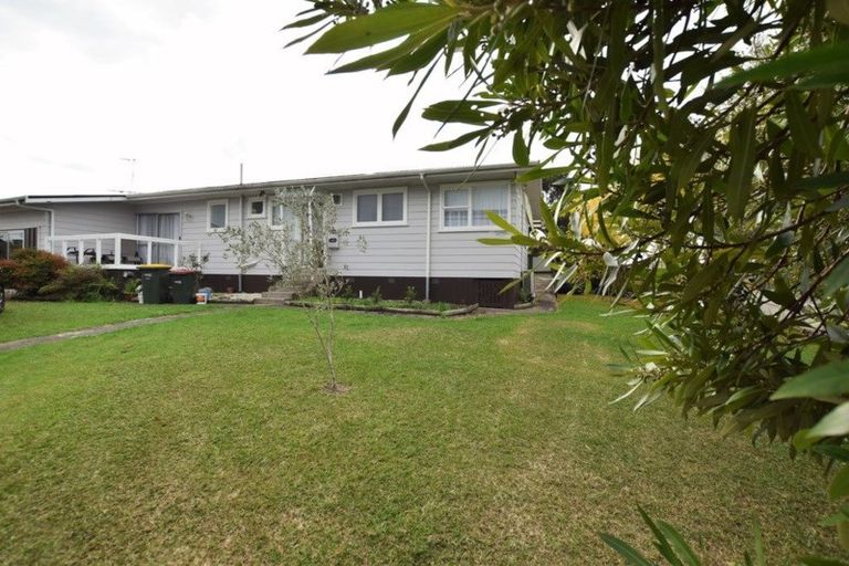 Photo of property in 31 Harmel Road, Glendene, Auckland, 0602