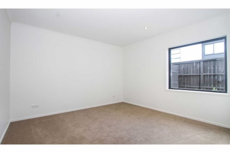 Photo of property in 33 Wallace Road, Ranui, Auckland, 0612